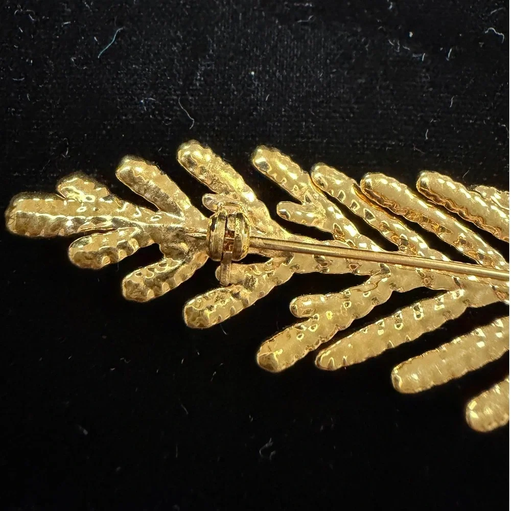 Vintage Gold Tone Cedar Pine Branch Brooch Botanical Nature Pin Textured Leaf